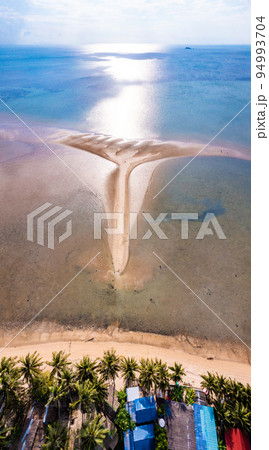 Aerial view of Hin Kong beach and its sand bank, in Koh Pha Ngan, Thailand Aerial view of Hin Kong beach and its sand bank, in Koh Pha Ngan, Thailand 94993704