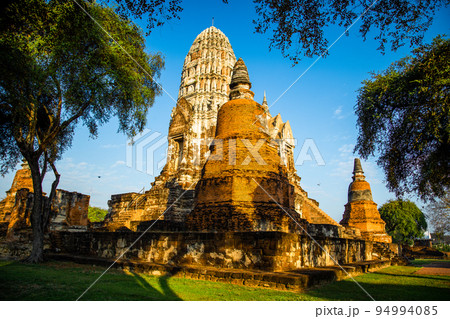 Wat Ratchaburana ruin temple in Ayutthaya Historical Park, Thailand Wat Ratchaburana ruin temple in Ayutthaya Historical Park, Thailand 94994085