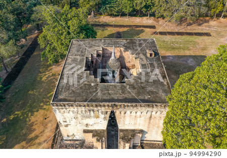 Wat Si Chum temple and big Buddha in Sukhothai historical park, Thailand 94994290