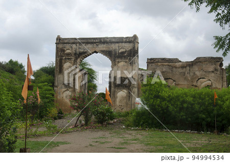 Entrance gate to Bahadurgad or Dharmaveergad named the memory of Chhatrapati Sambhaji Raje, located on the left bank of river Bhima, Pedgaon, Taluka Shrigonda, Maharashtra, India 94994534