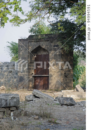 Old gate near Habashi Mahal, also know as Malik Ambar Palace, it was built around 1590, it is located in Junnar, near Pune, Maharashtra, India Old gate near Habashi Mahal, also know as Malik Ambar Palace, it was built around 1590, it is located in Junnar, near Pune, Maharashtra, India 94994591