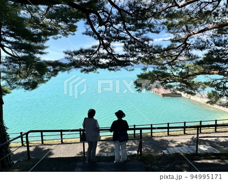 秋田の田沢湖ブルー 94995171