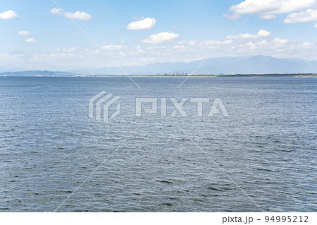 神奈川県の相模湾 海上から辻堂方面を見た風景 94995212