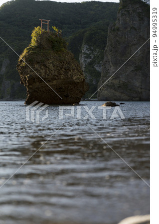 海 岩 海 岩 94995319