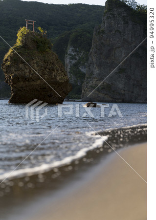 海 岩 海 岩 94995320