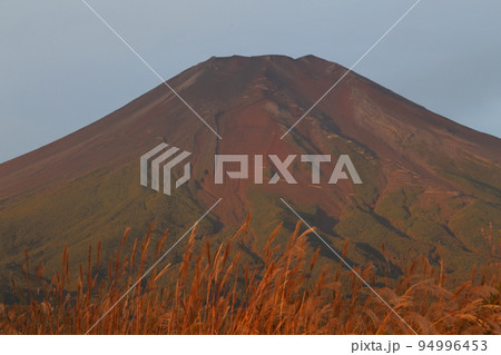 早朝の富士山 早朝の富士山 94996453