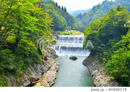 清水河原橋／中津川より上流(清水川原砂防堰堤)方向を望む(新潟県津南町)【2022.9】 94996579