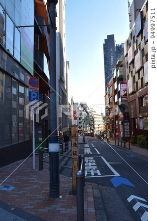 冬の芋洗坂　東京 94997511