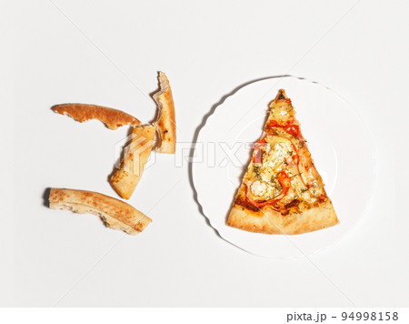 Slice of fresh italian classic original Pepperoni 94998158