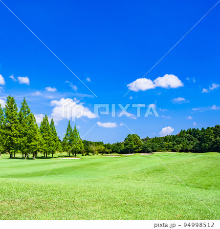 コロナ禍 で レジャー として 人気 が 高まっている ゴルフ 【 ゴルフ場 の イメージ 】 コロナ禍 で レジャー として 人気 が 高まっている ゴルフ 【 ゴルフ場 の イメージ 】 94998512