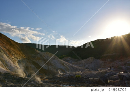 夕暮れの登別地獄谷 北海道 夕暮れの登別地獄谷 北海道 94998705