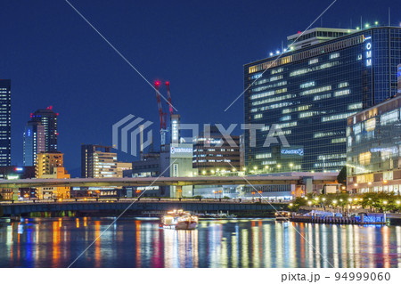 大阪　天満橋駅の夜景【中之島公園芝生広場より】 94999060