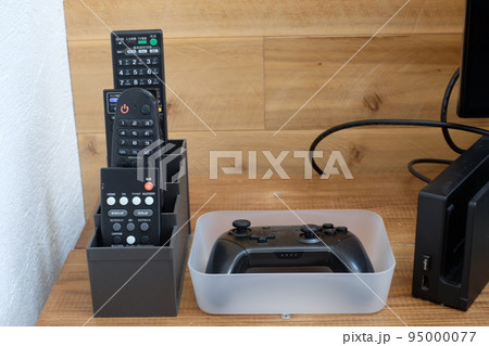 リモコンとゲーム機の収納場所 95000077