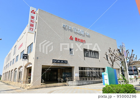 名古屋市営地下鉄鶴舞線・赤池駅の駅前 95000296