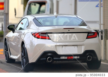 白い国産スポーツカー　イメージ 95004033