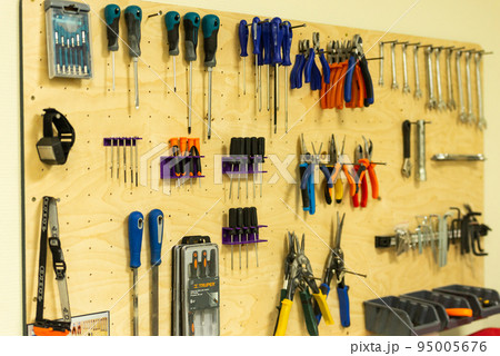 Wooden tool rack 95005676
