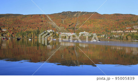 Panoramic view of Mont Tremblant autumn colors, Canada Panoramic view of Mont Tremblant autumn colors, Canada 95005839