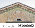 Dormer window with bas-relief 95006062