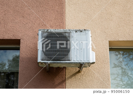 Air Conditioner on a residential home. Electricity consumption and costs 95006150