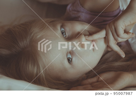 little girl lying in bed little girl lying in bed 95007987