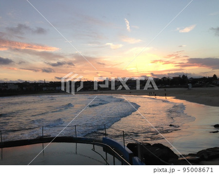 ボンダイビーチのサンセット 95008671
