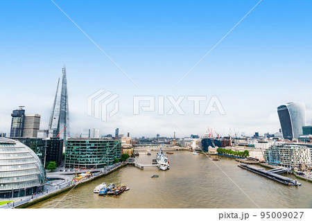 ロンドン テムズ川両岸の中心街 ロンドン テムズ川両岸の中心街 95009027