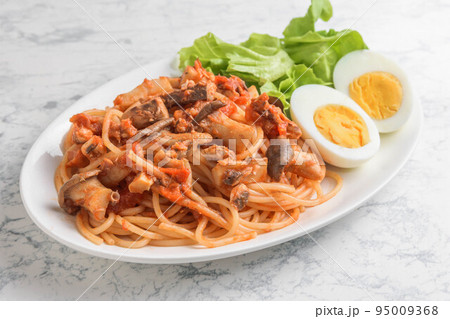 鯖と茸のトマトソースパスタ 95009368