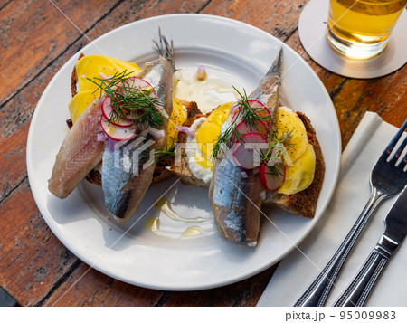 Traditional dish of Dutch cuisine is Haring Traditional dish of Dutch cuisine is Haring 95009983