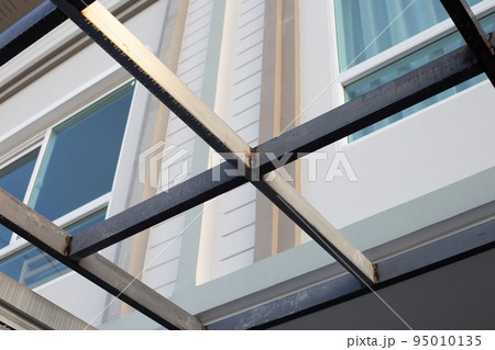 Steel roof structure. Build a room addition 95010135