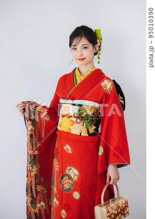 赤い振袖　全身 95010390