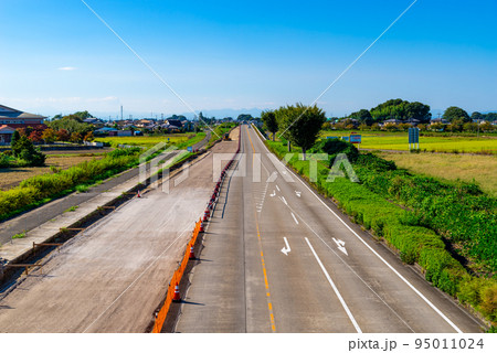 幹線道路の車線を増やす工事 国道17号上武道路の俯瞰 2022.10 e-2 ビビッド 幹線道路の車線を増やす工事 国道17号上武道路の俯瞰 2022.10 e-2 ビビッド 95011024