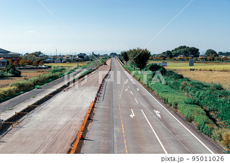 幹線道路の車線を増やす工事 国道17号上武道路の俯瞰 2022.10 e-4 クールライトカラー 幹線道路の車線を増やす工事 国道17号上武道路の俯瞰 2022.10 e-4 クールライトカラー 95011026
