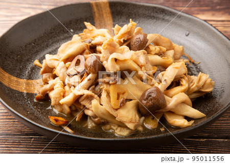 舞茸とシメジと豚バラのバター醤油炒め 舞茸とシメジと豚バラのバター醤油炒め 95011556