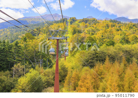 紅葉真っ盛りな御嶽山 ロープウェイ〜8合目 紅葉真っ盛りな御嶽山 ロープウェイ〜8合目 95011790