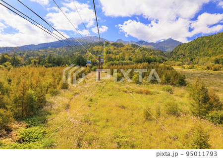 紅葉真っ盛りな御嶽山 ロープウェイ〜8合目 紅葉真っ盛りな御嶽山 ロープウェイ〜8合目 95011793
