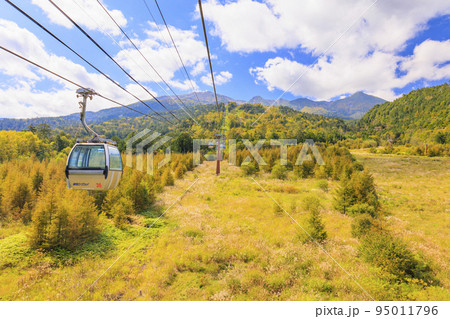 紅葉真っ盛りな御嶽山 ロープウェイ〜8合目 紅葉真っ盛りな御嶽山 ロープウェイ〜8合目 95011796