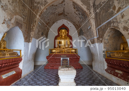 ミャンマーのバガンで最も高いタビュニュ寺院内の仏像 ミャンマーのバガンで最も高いタビュニュ寺院内の仏像 95013040