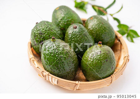 アボカド フレッシュなあぼがどは野菜料理にも アボカド 95013045