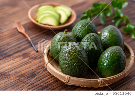 アボカド フレッシュなあぼがどは野菜料理にも アボカド 95013046