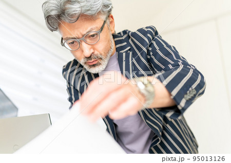 渋い 一級建築士 英国紳士 エレガントな佇まい 作図 渋い 一級建築士 英国紳士 エレガントな佇まい 作図 95013126