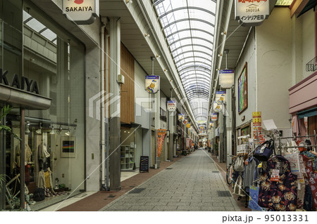 洲本の町並み　コモード56商店街　兵庫県洲本市 95013331