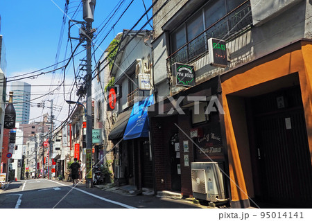新宿四谷荒木町の飲食街　車力門通り 95014141