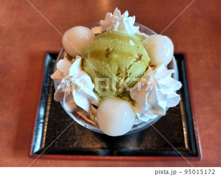 ミニサイズの抹茶パフェ 95015172