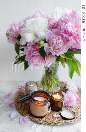 Bouquet of beautiful peonies in vase 95016485