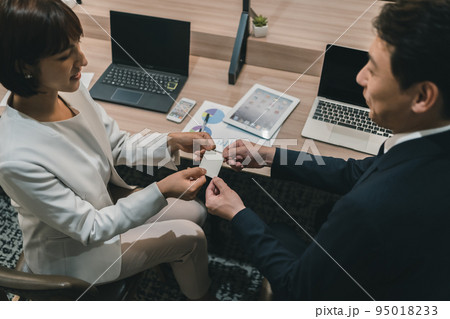 office worker 95018233