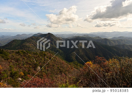 多紀連山の紅葉 多紀連山の紅葉 95018385