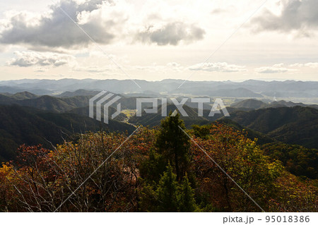 多紀連山の紅葉 多紀連山の紅葉 95018386