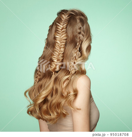Blonde girl with long and shiny curly hair 95018708
