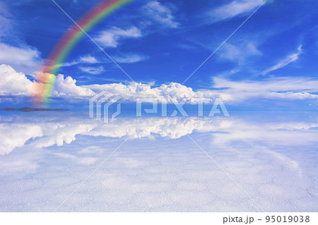 ミラーレイク・ウユニ塩湖にかかる虹 ミラーレイク・ウユニ塩湖にかかる虹 95019038