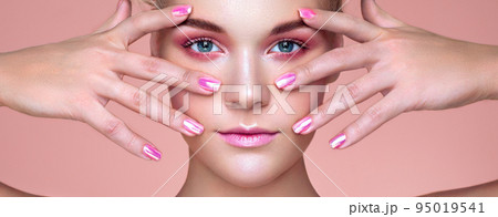 Beauty woman with perfect makeup Beauty woman with perfect makeup 95019541
